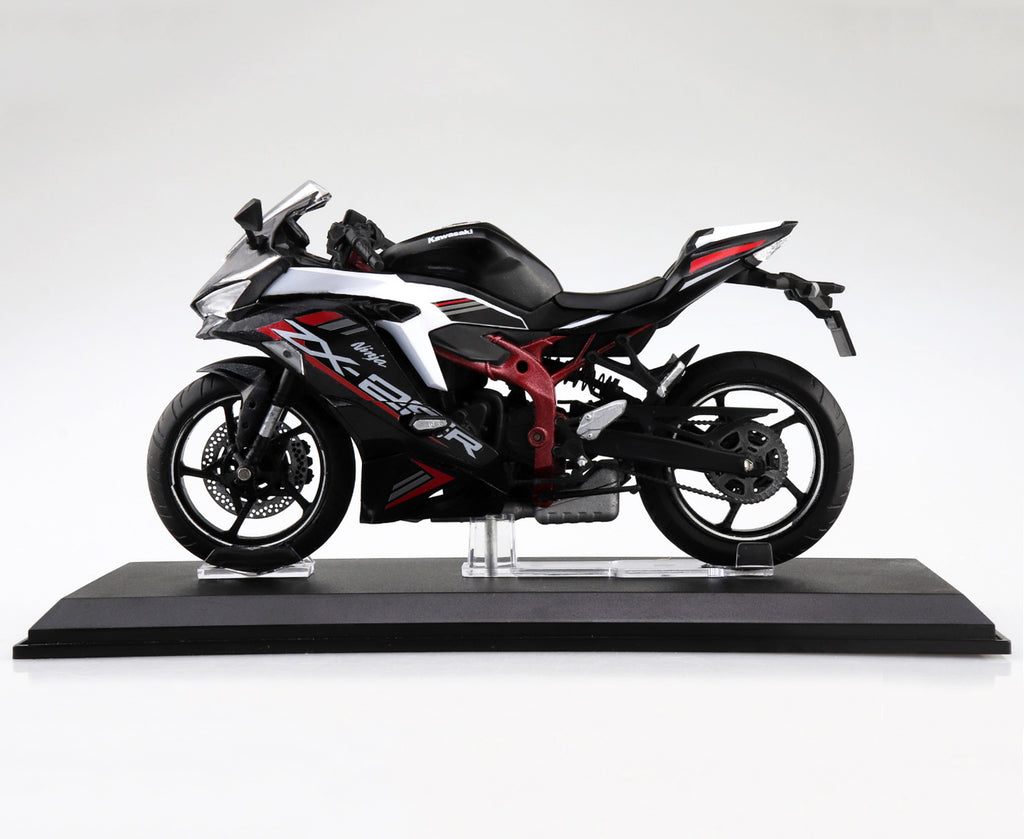 Kawasaki Ninja ZX-25R negro metálico y blanco